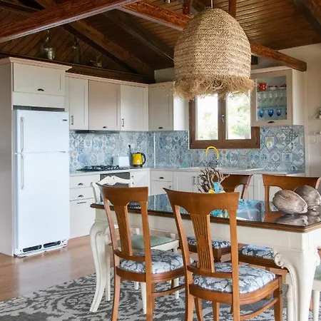 Villa Calypso With Jacuzzi Pool & Sea View Nerotriviá