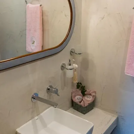 Villa Calypso With Jacuzzi Pool & Sea View Nerotriviá