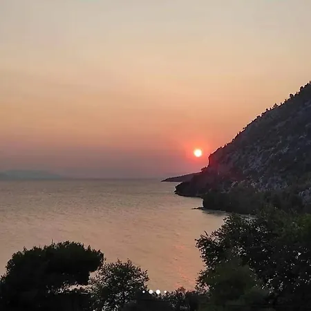 Calypso With Jacuzzi Pool & Sea View Nerotriviá