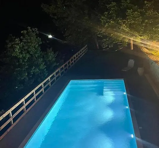 Villa Calypso With Jacuzzi Pool & Sea View Nerotriviá